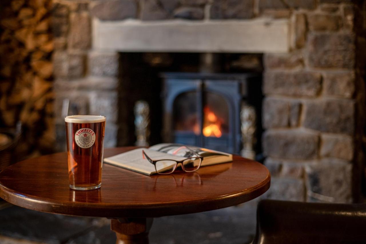 The Golden Lion At Settle Hotell Exteriör bild