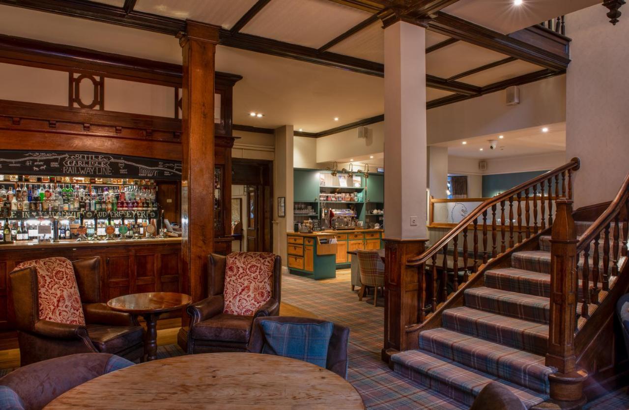 The Golden Lion At Settle Hotell Exteriör bild