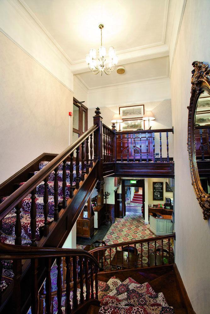 The Golden Lion At Settle Hotell Exteriör bild