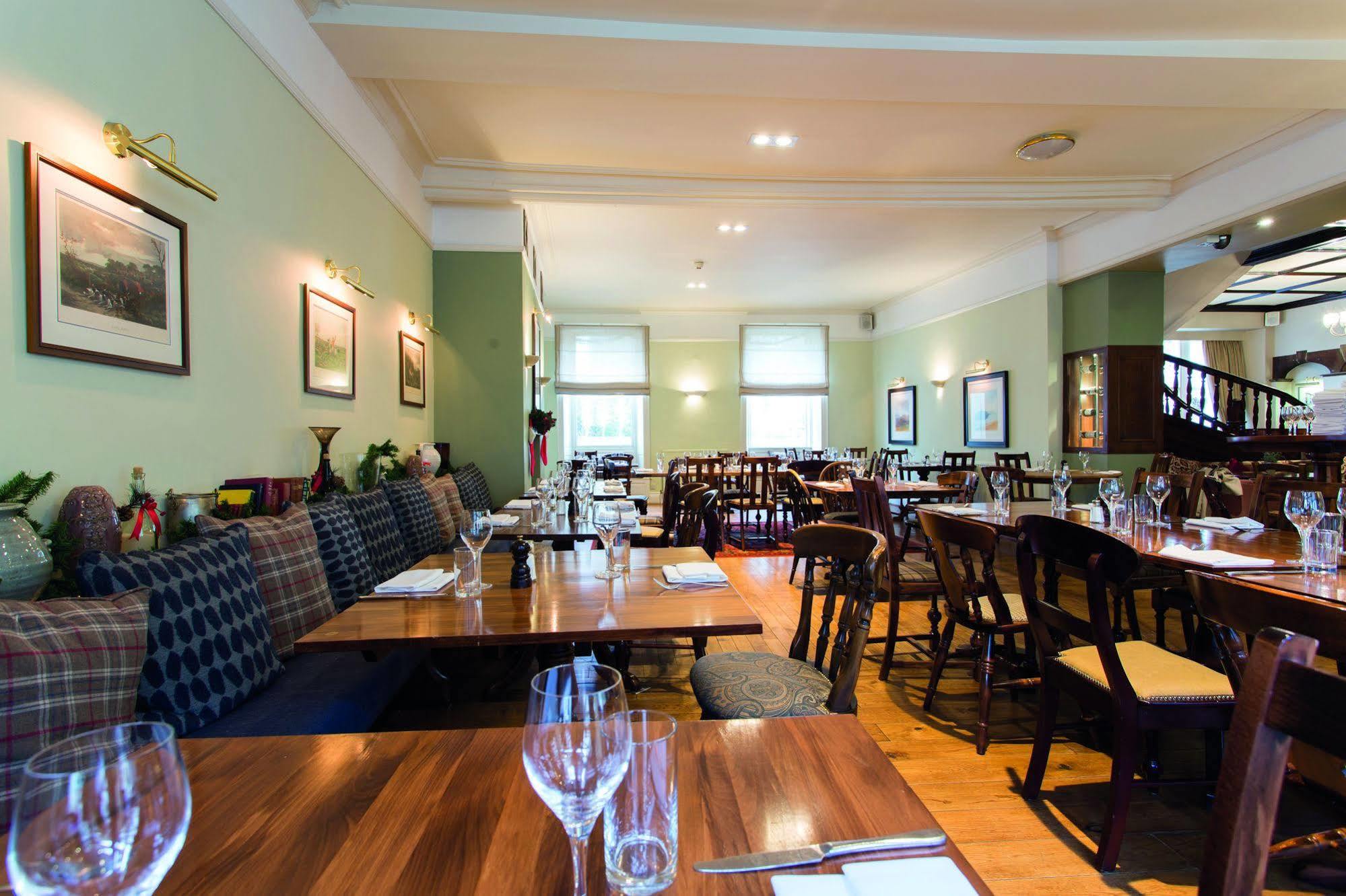 The Golden Lion At Settle Hotell Exteriör bild