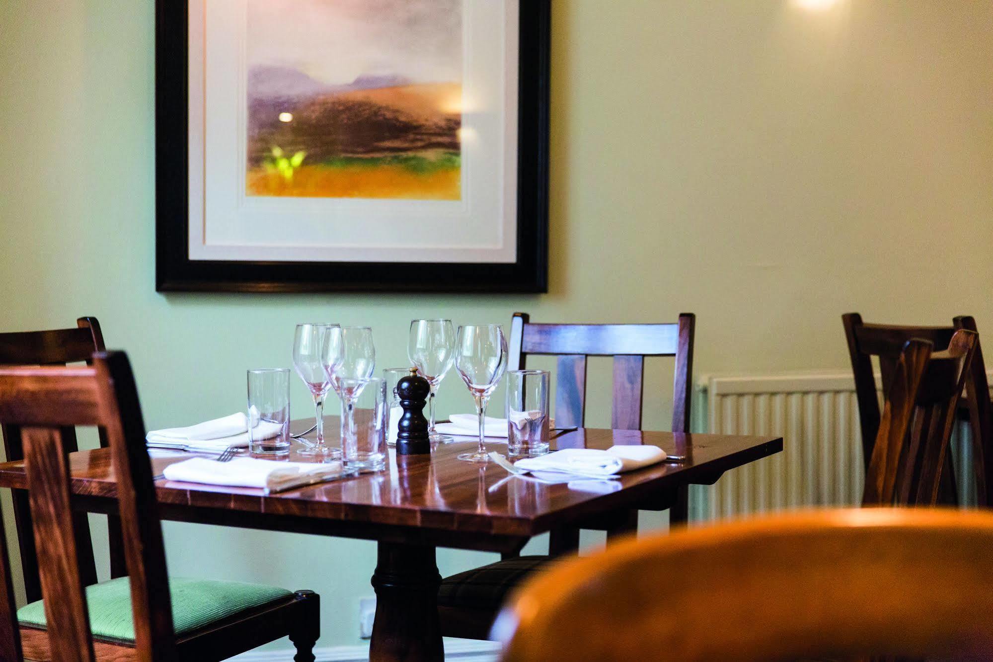 The Golden Lion At Settle Hotell Exteriör bild