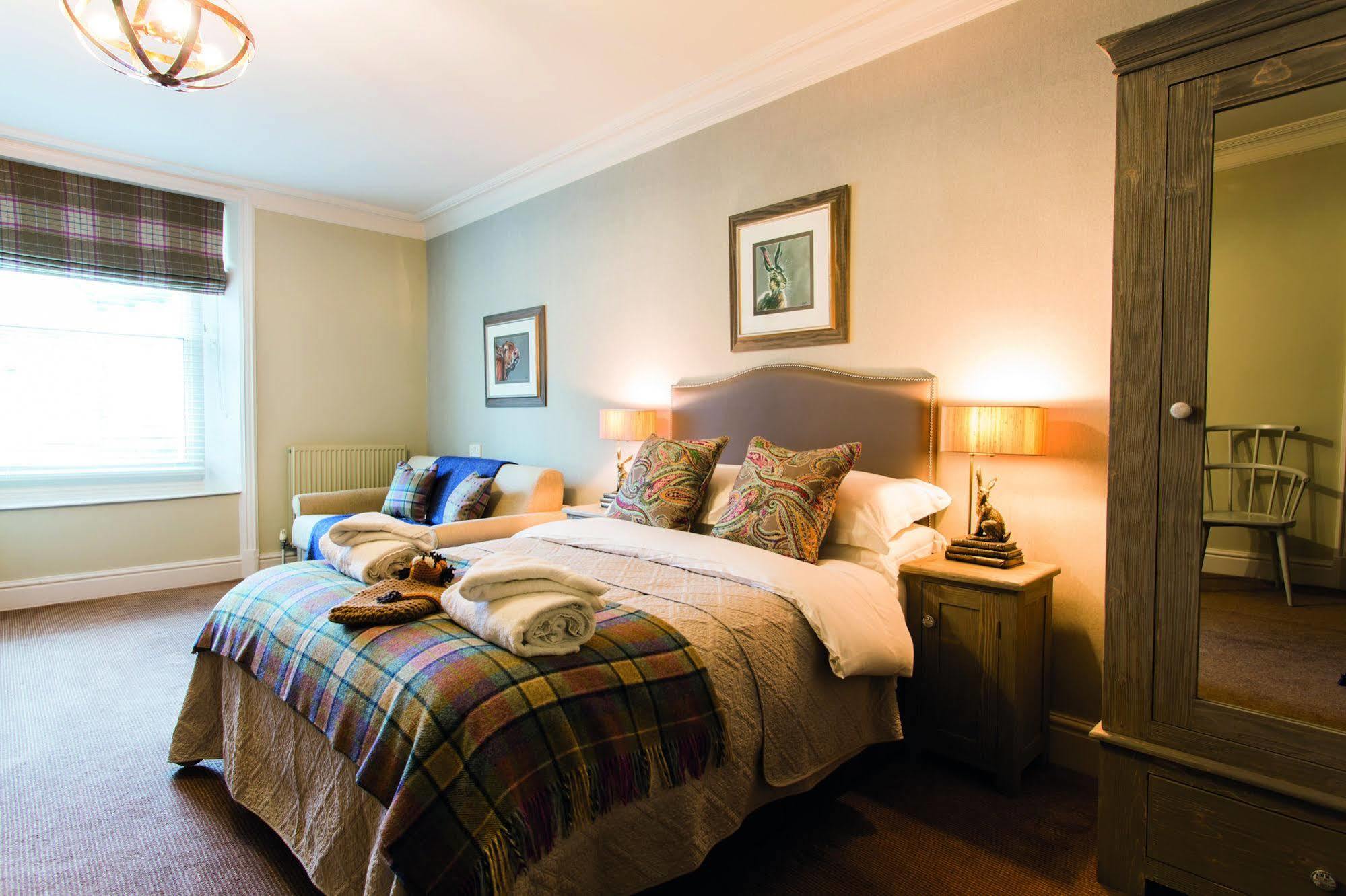 The Golden Lion At Settle Hotell Exteriör bild