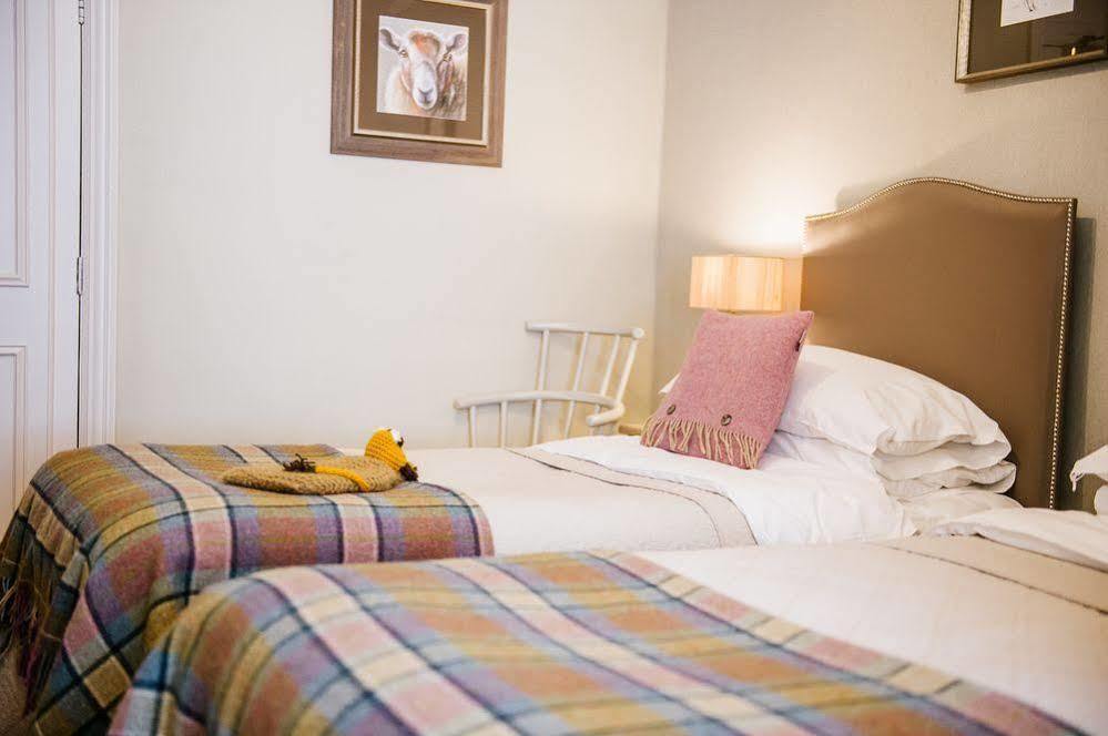 The Golden Lion At Settle Hotell Exteriör bild